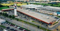 Majitelia elektromobilov nájdu v nákupnom centre OC Solivaria nový nabíjací Hub.